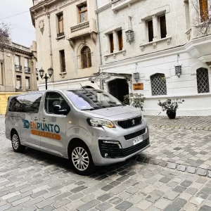 Vans amplias con gran capacidad de maletas para traslados familiares en Chamisero y sectores de Chicureo.